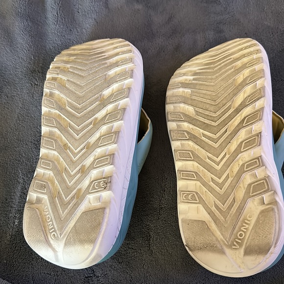 Vionic Restore Sandal. Size 7. Color Wasabi - Picture 7 of 7